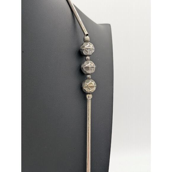 Vintage Hammered Round and Long Rod Bead Barrel Clasp Silver Tone Necklace - Picture 2 of 6